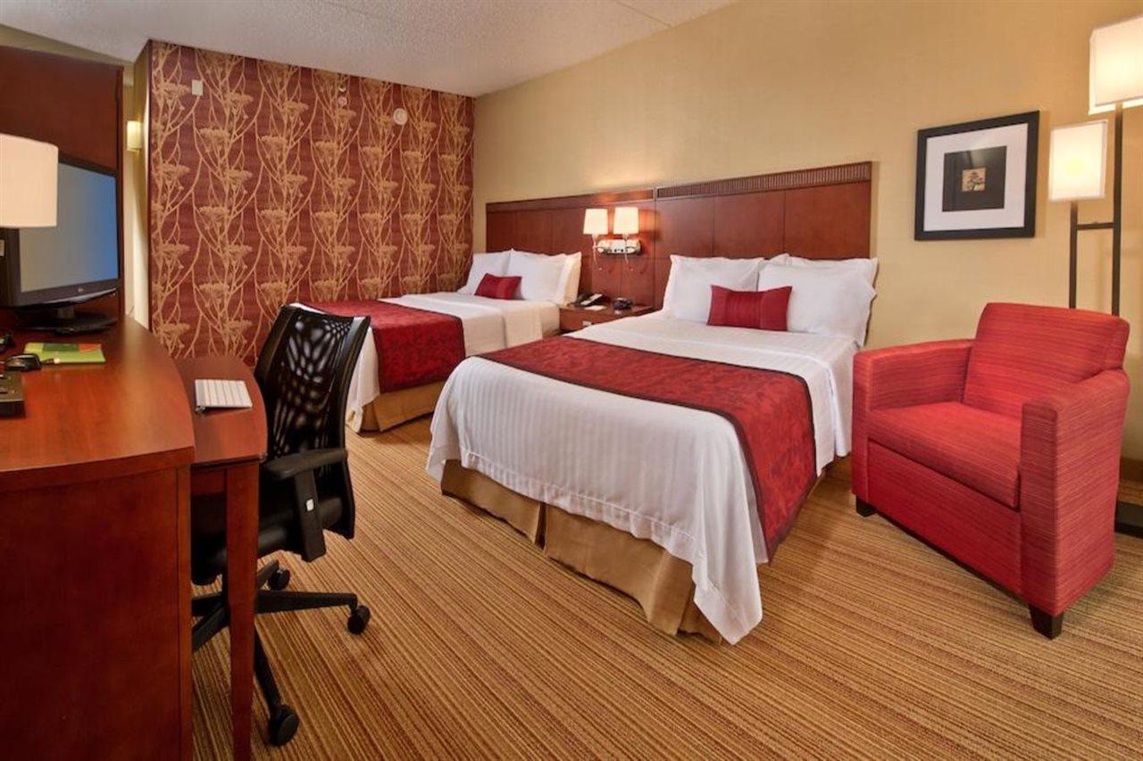 Courtyard Philadelphia Willow Grove Bagian luar foto