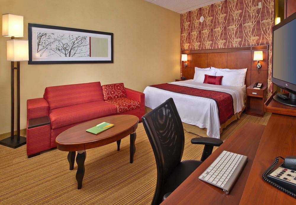 Courtyard Philadelphia Willow Grove Bagian luar foto