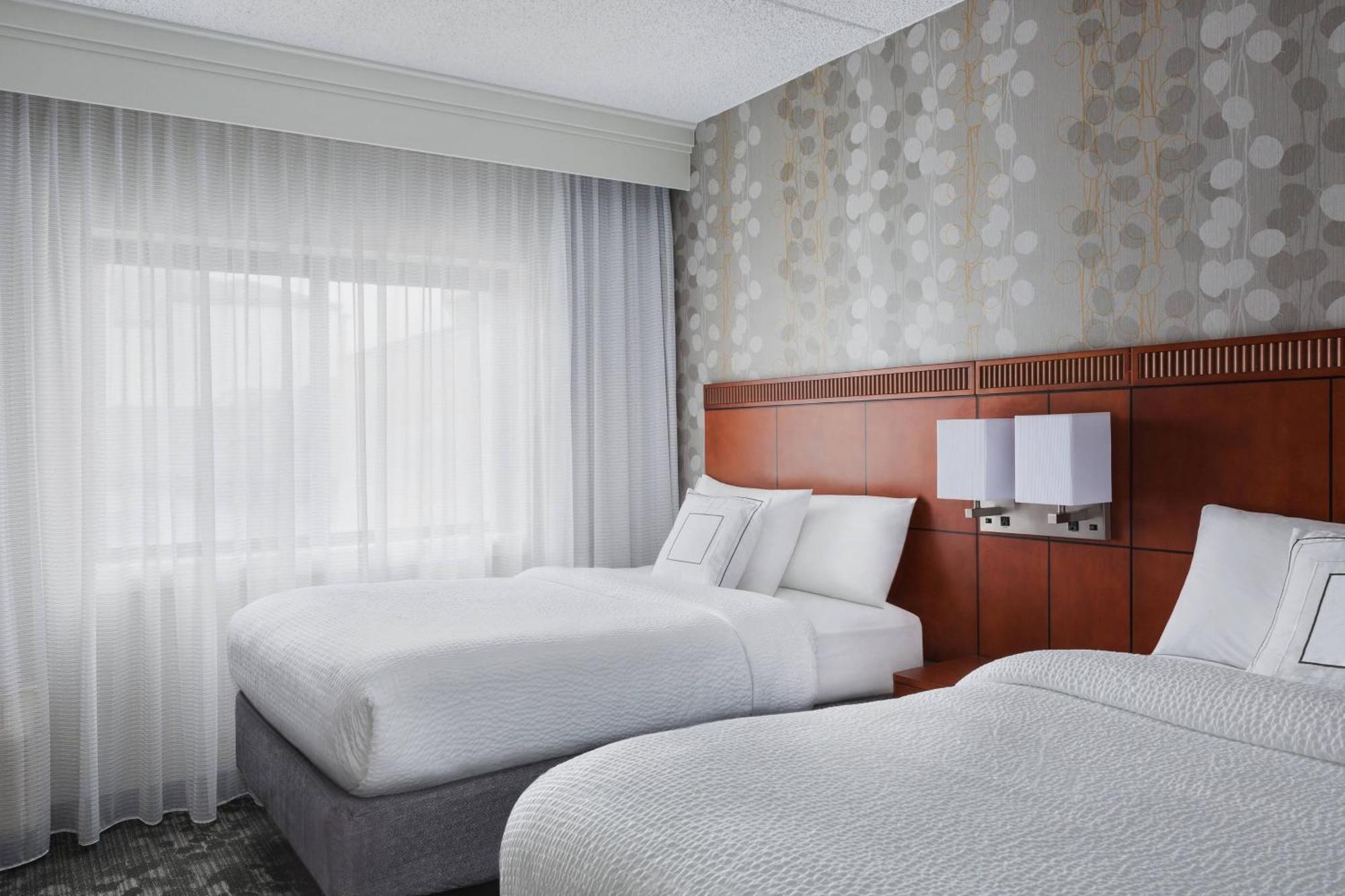 Courtyard Philadelphia Willow Grove Bagian luar foto