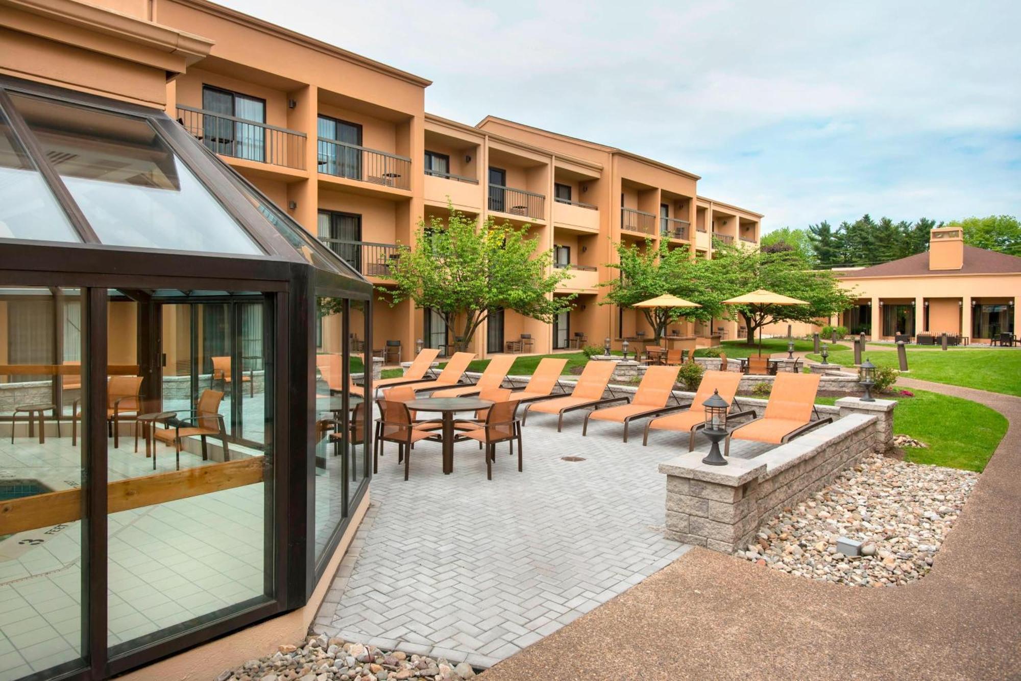 Courtyard Philadelphia Willow Grove Bagian luar foto