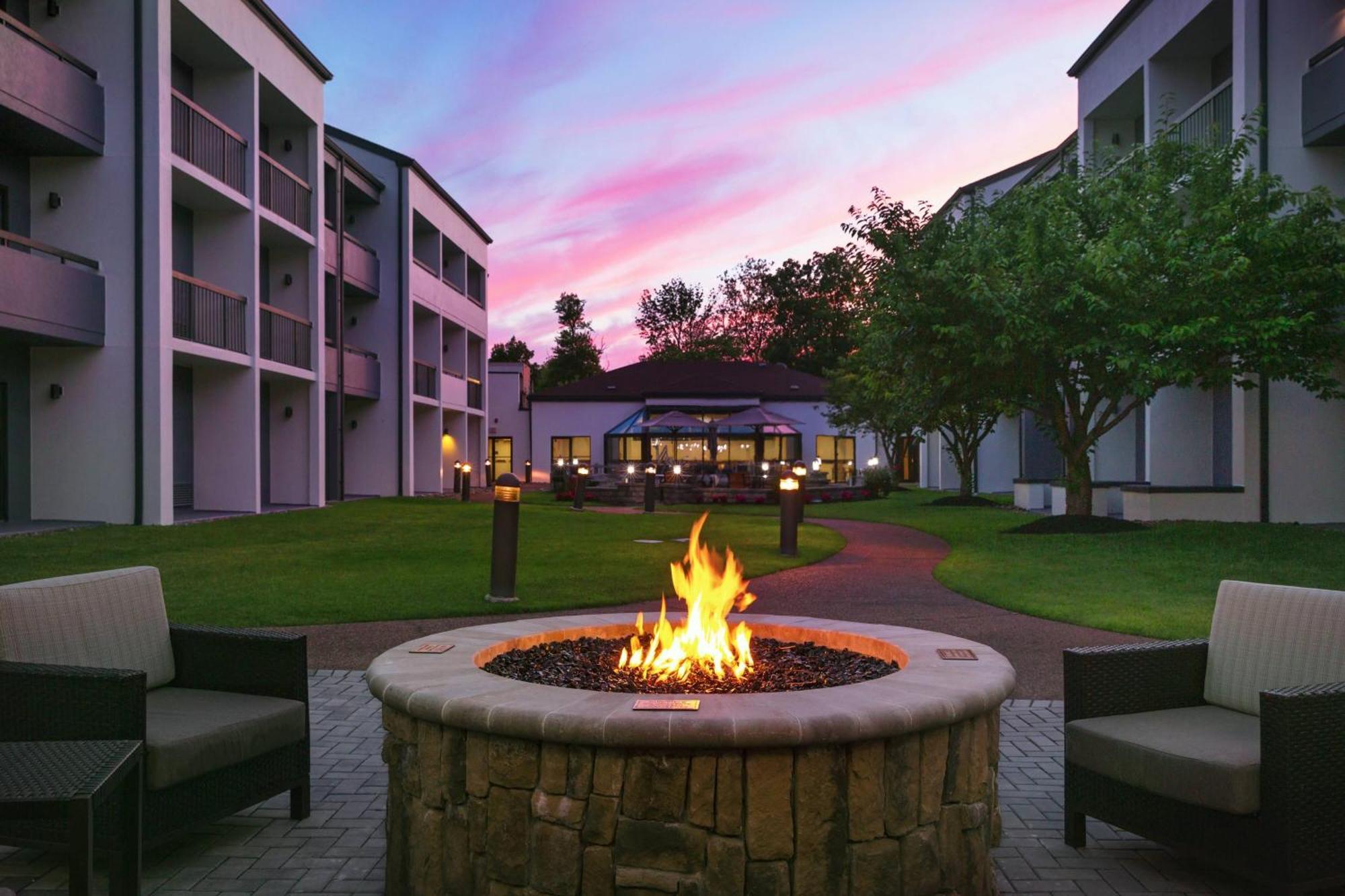 Courtyard Philadelphia Willow Grove Bagian luar foto