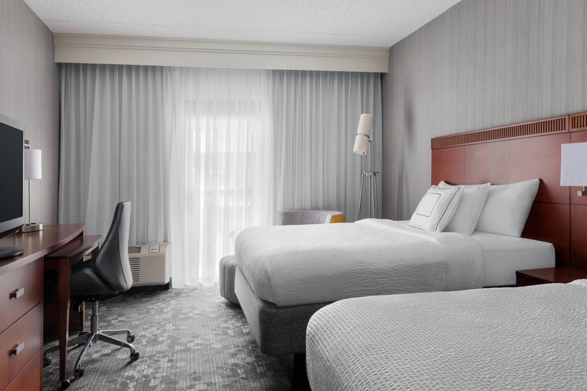 Courtyard Philadelphia Willow Grove Bagian luar foto